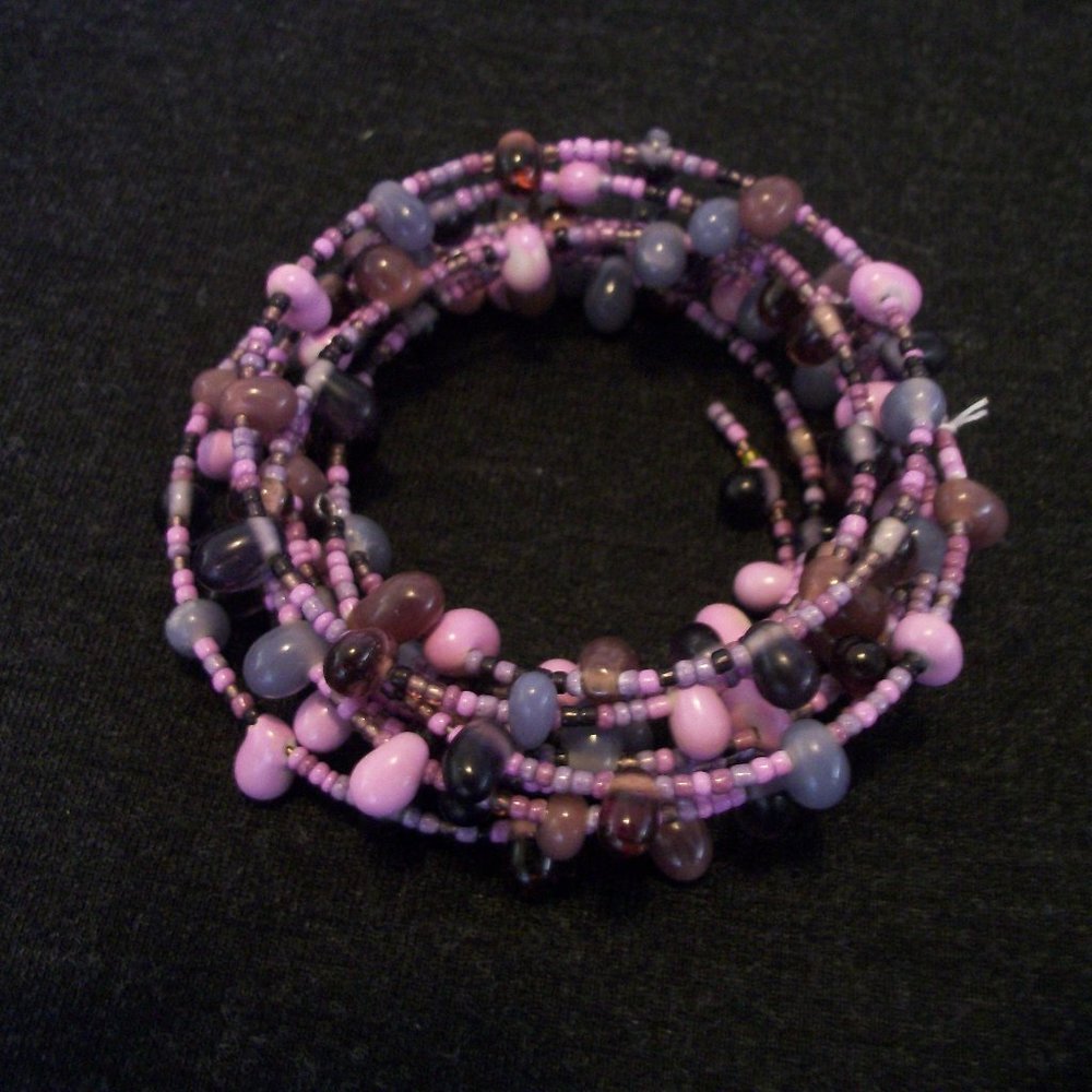 HIPPIECORE PRETTY IN PURPLES & LAV MULTI BEADS COIL BRACELET